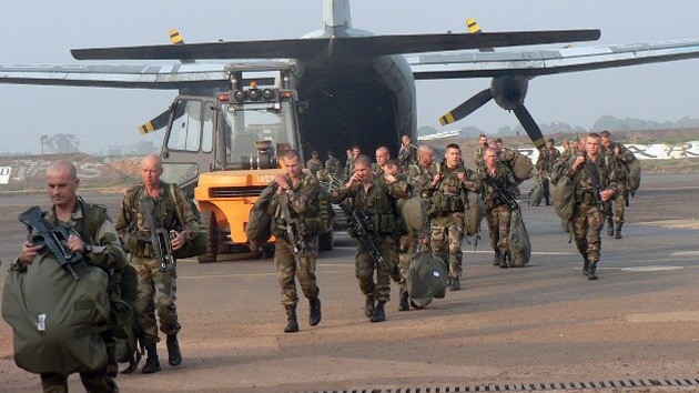 Hollande confirma que las tropas francesas ya se encuentran en Mali