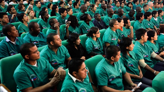 Denuncian que EE.UU. promueve la fuga profesionales médicos cubanos