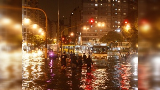 Buenos Aires paralizada por un diluvio
