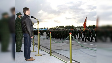 Dmitri Medvédev obtuvo el derecho a emplear armas fuera del país