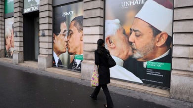 Benetton cede ante el Vaticano y pide disculpas