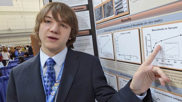 Internet ayuda a un adolescente a inventar el detector de cáncer más eficaz