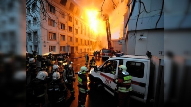 El jefe de bomberos de Moscú fallece en labores de rescate de un incendio