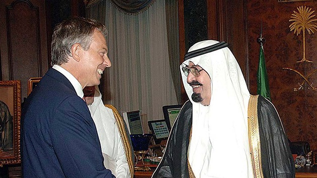 Tony Blair recibió miles de dólares de una petrolera saudita para que la promoviera
