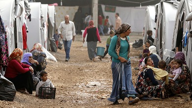 "Nos descapitan, asesinan y violan": Civiles kurdos huyen del asedio del EI sobre Kobani