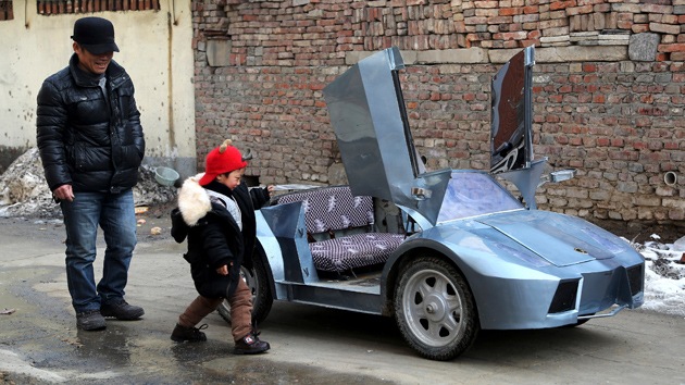 Un abuelo construye por 800 dólares una réplica de un Lamborghini para su nieto