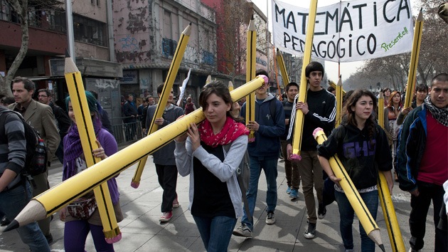 La reforma tributaria aprobada en Chile alienta nuevas protestas estudiantiles