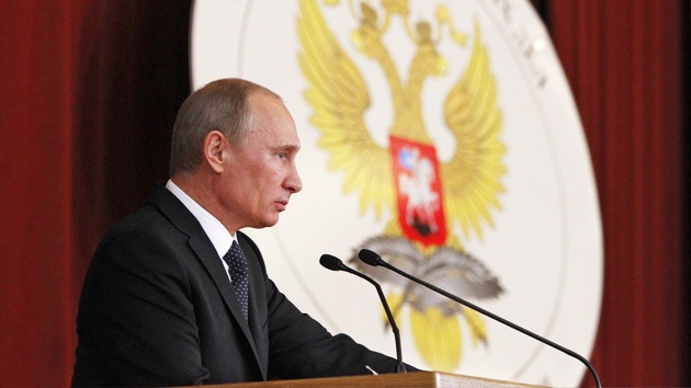 Putin: Occidente exporta ‘cohetes-bomba de democracia’ para mantener su influencia