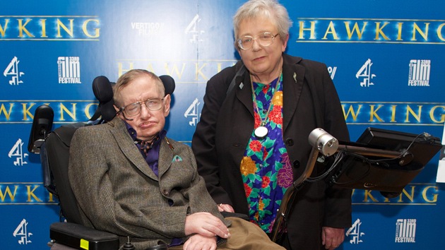 Stephen Hawking: "El cerebro humano puede sobrevivir a la muerte del cuerpo"