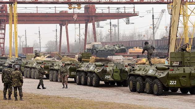 Moscú alerta de preparativos militares en Ucrania que podrían desatar una guerra civil