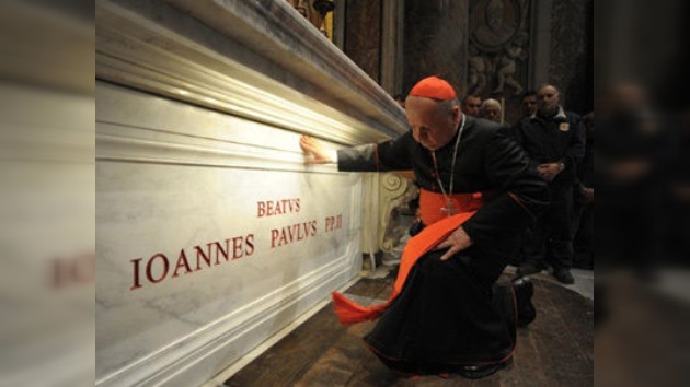Tras la beatificación de Juan Pablo II su tumba se convierte en lugar de peregrinación