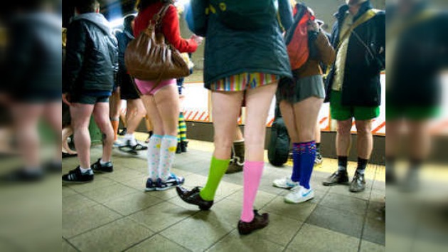 Gente sin pantalones invade el metro de Nueva York
