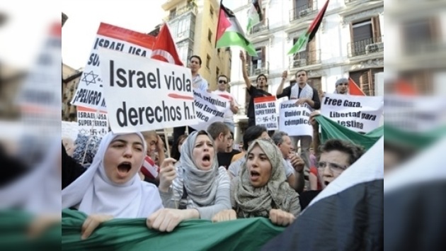 El mundo condena el asalto israelí al convoy humanitario