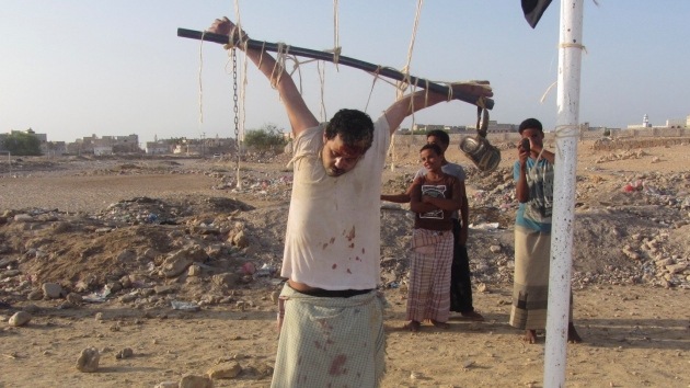 Al Qaeda crucifica en una portería de fútbol a un supuesto colaborador de EE.UU.