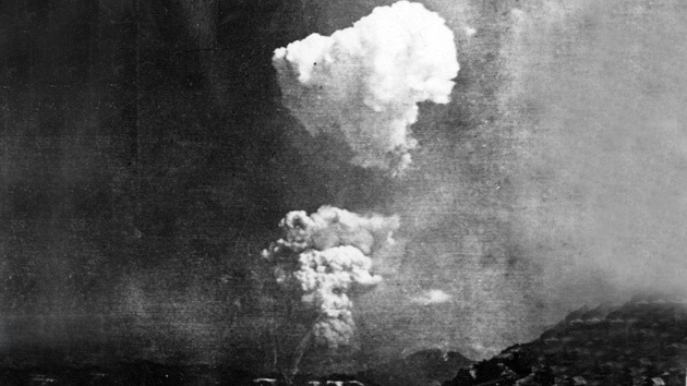 Encuentran foto excepcional del champiñón nuclear de Hiroshima visto desde el suelo