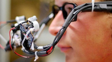 VIDEO: Un dispositivo transforma la mirada humana en el ratón de la computadora