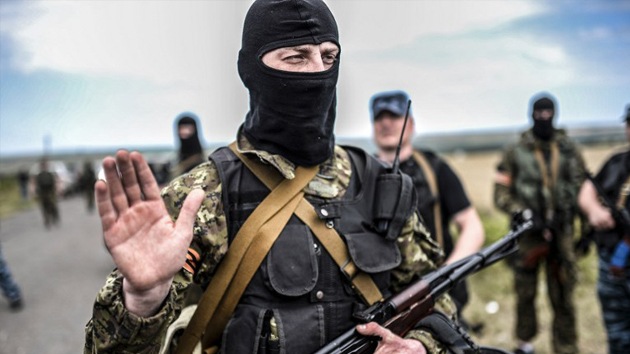 Donetsk acuerda declarar una tregua en un radio de 40 kilómetros de donde cayó el MH17