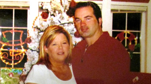Un estadounidense mata a su mujer para salir en Facebook