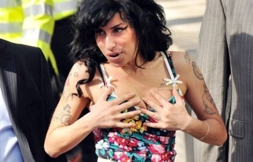 Familiares y amigos despiden a Amy Winehouse en Londres
