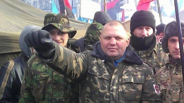 "¡Ahora a la horca y al Maidán!": Líder radical ucraniano agrede a empleado de Fiscalía