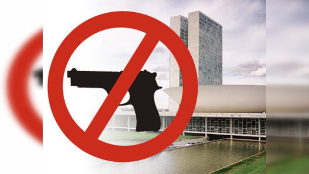 Senadores brasileños proponen plebiscito sobre venta de armas