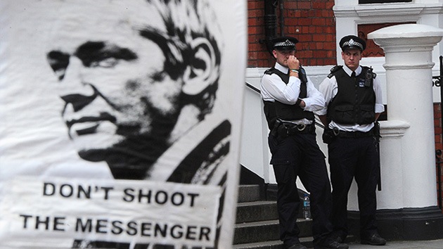 Reino Unido no dejará marchar a Assange, 'cueste lo que cueste'