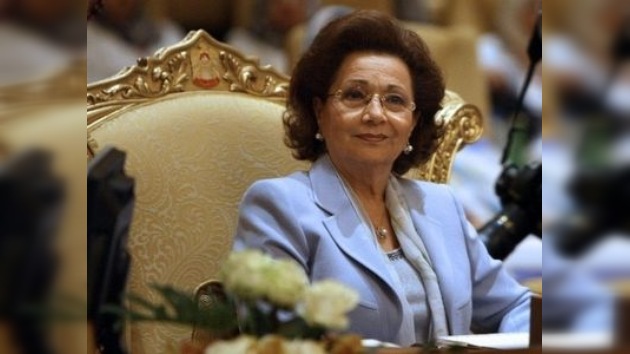 La mujer de Mubarak entrega sus propiedades y cuentas al Estado