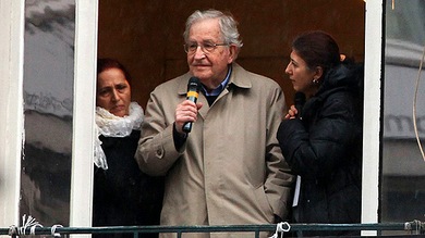 Noam Chomsky a RT: "El mundo está cerca de una guerra nuclear"