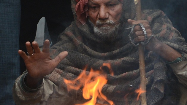 Fotos: El frío alcanza su mínimo histórico en la India y deja más de 100 muertos