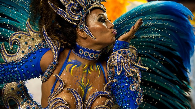 Se inicia en Brasil el carnaval más famoso y espectacular del mundo