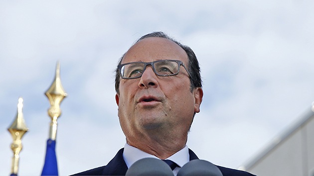 Hollande cambia de postura: "No suspendemos el contrato de los Mistral"