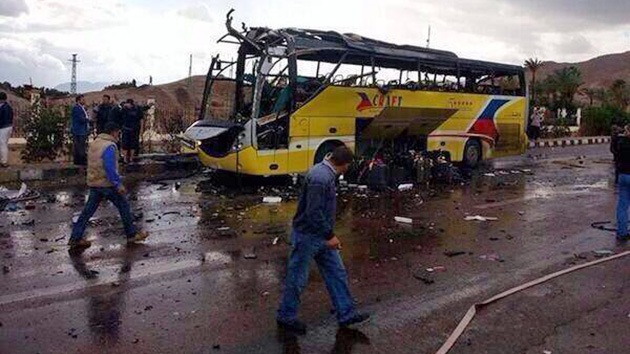 Egipto: La explosión en un autobús turístico cerca de la frontera israelí deja muertos