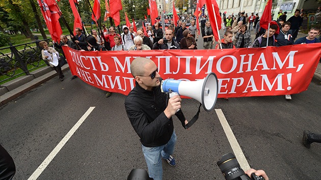 Una marcha opositora recorre las calles de Moscú