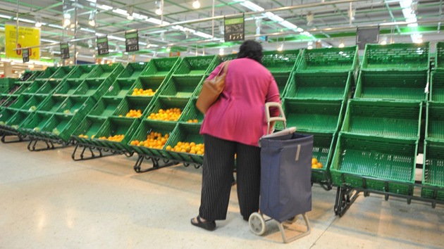Prescindiendo de lo básico: los españoles reducen la compra de alimentos