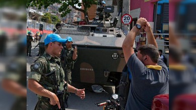 El Ejército brasileño patrullará las favelas de Río 8 meses más