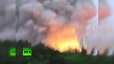 Un incendio en una fábrica de pirotecnia en Tailandia obliga a evacuar a los vecinos