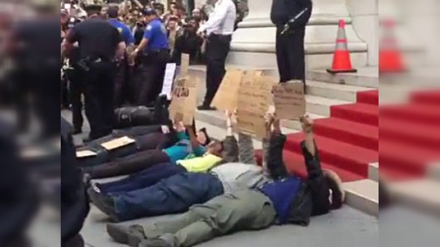 Video: arresto de manifestantes acostados que ´ocuparon´ Wall Street