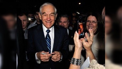El candidato republicano Ron Paul cree que EE. UU. se desliza hacia "un sistema fascista"