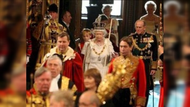 Isabel II inaugura con su discurso el Parlamento británico