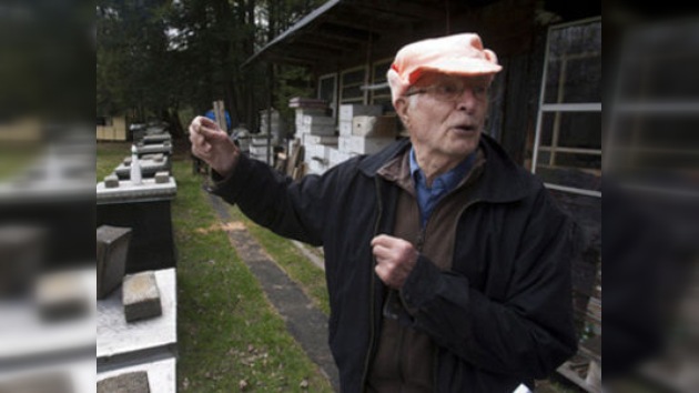 Un apicultor de 91 años exiliado en Canadá, en el punto de mira de los caza-nazis