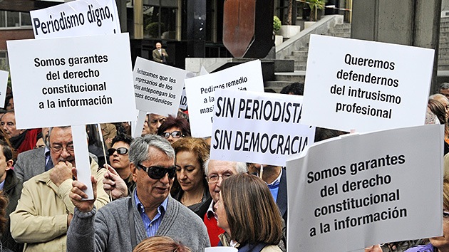 Los periodistas españoles en pie de guerra