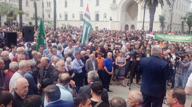 Protesta en Abjasia: opositores asaltan el edificio de la Administración presidencial