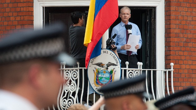 Assange: "Le pido al presidente Obama que renuncie a la persecución contra WikiLeaks"