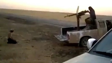 Rebeldes islamistas en Siria muestran "la manera más rápida" de decapitación