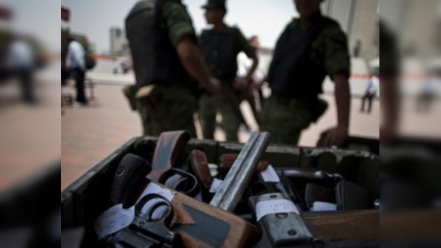 En la capital mexicana canjean armas por dinero a ciudadanos