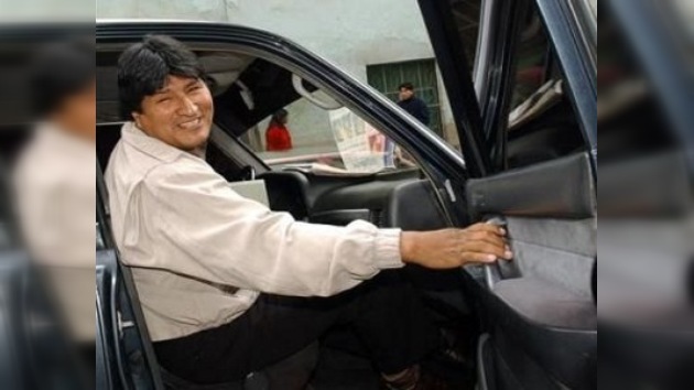 Roban el coche que Hugo Chávez había regalado a Evo Morales