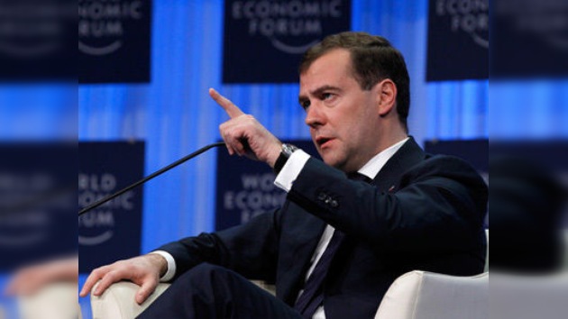 Medvédev llama en Davos a erradicar las causas sociales del terrorismo