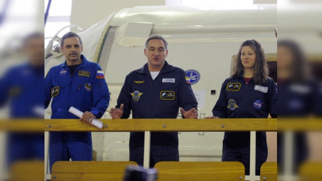 Cosmonautas rusos listos para volar a la EEI