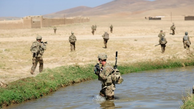 La OTAN advierte que retirará todas las tropas después de 2014 si Karzai no firma el pacto