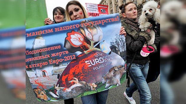 En Ucrania protestan por la matanza de perros callejeros antes de la Eurocopa